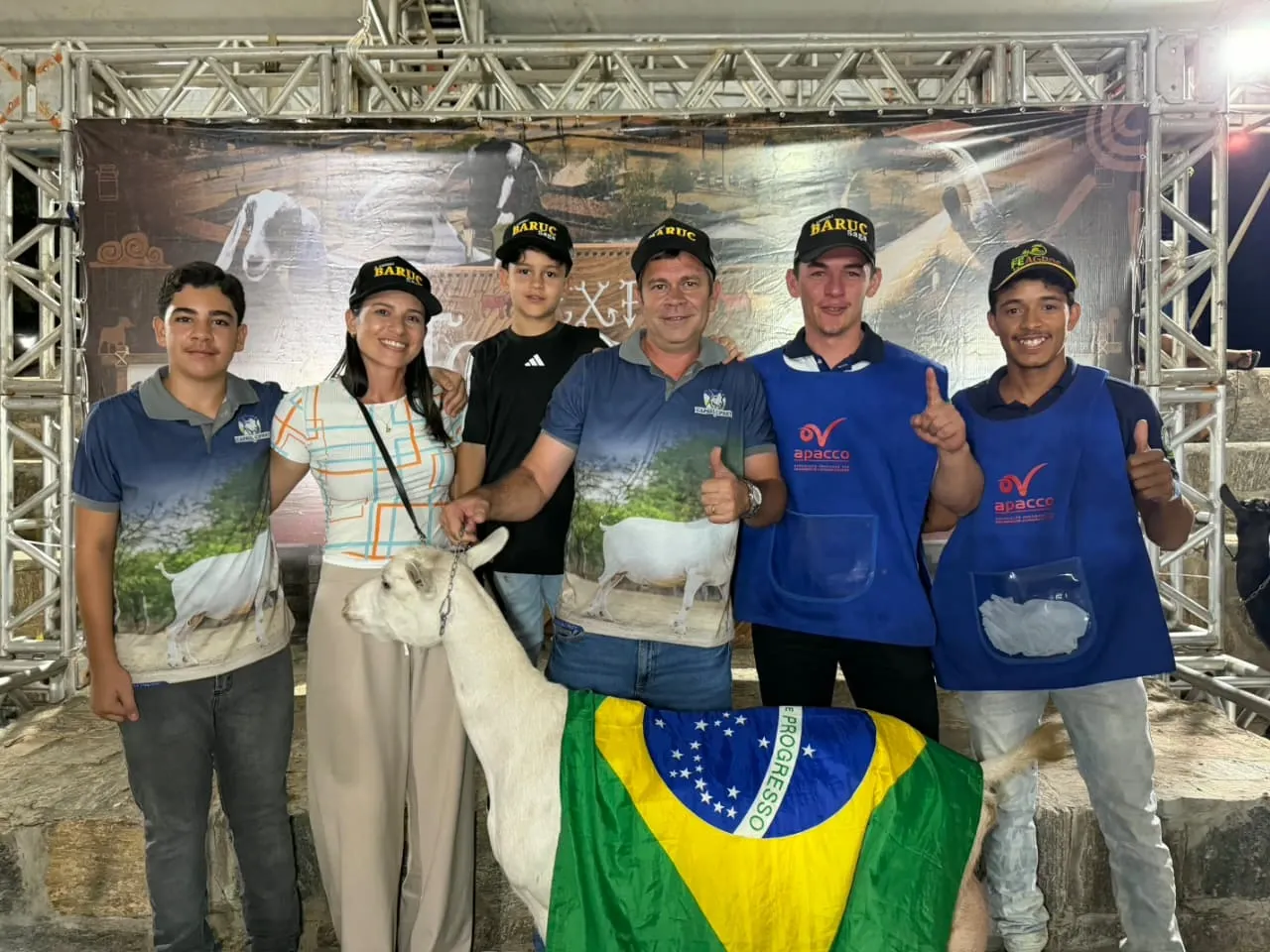 Fia, do Capril CPNET, faz história e bate recorde mundial de produção de leite na ExpoTaperoá