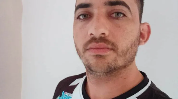 Jovem morre ao colidir moto em caminhão, em cidade do Cariri