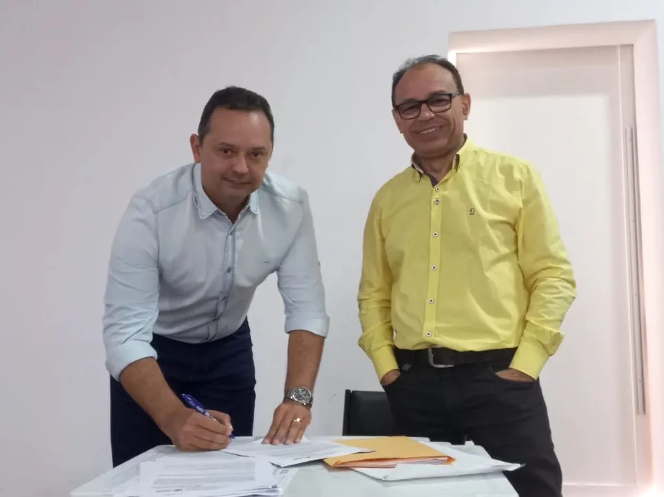 Prefeito de Sumé assina Termo de Adesão ao Garantia Safra 2022/2023
