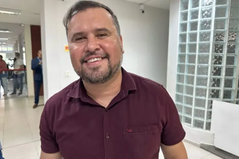 Prefeitura de Camalaú realiza pagamento dos servidores em abril e injeta dinheiro na economia