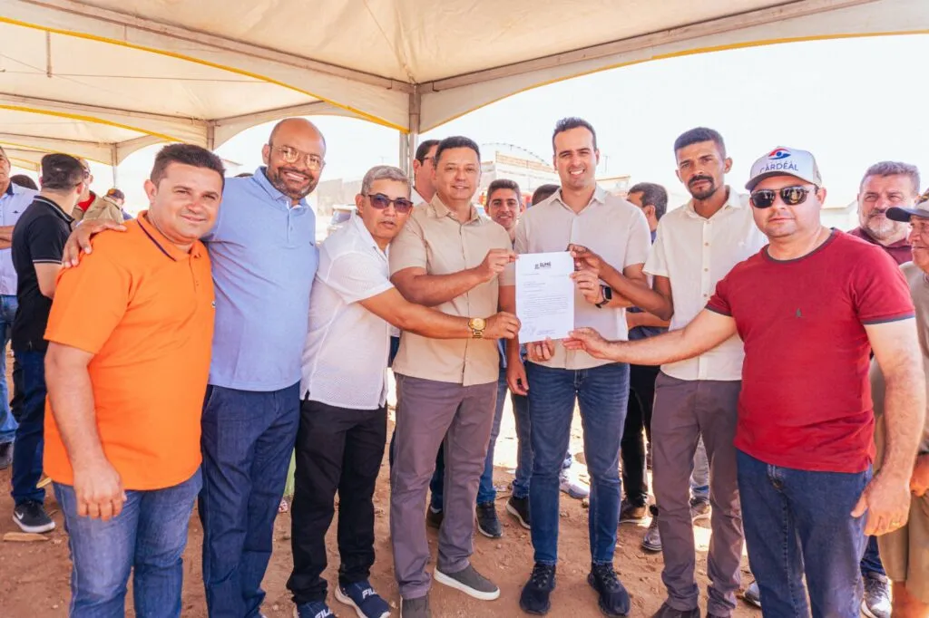 Vereadores participam da entrega de 13 casas em parceria com o Governo do Estado em Sumé