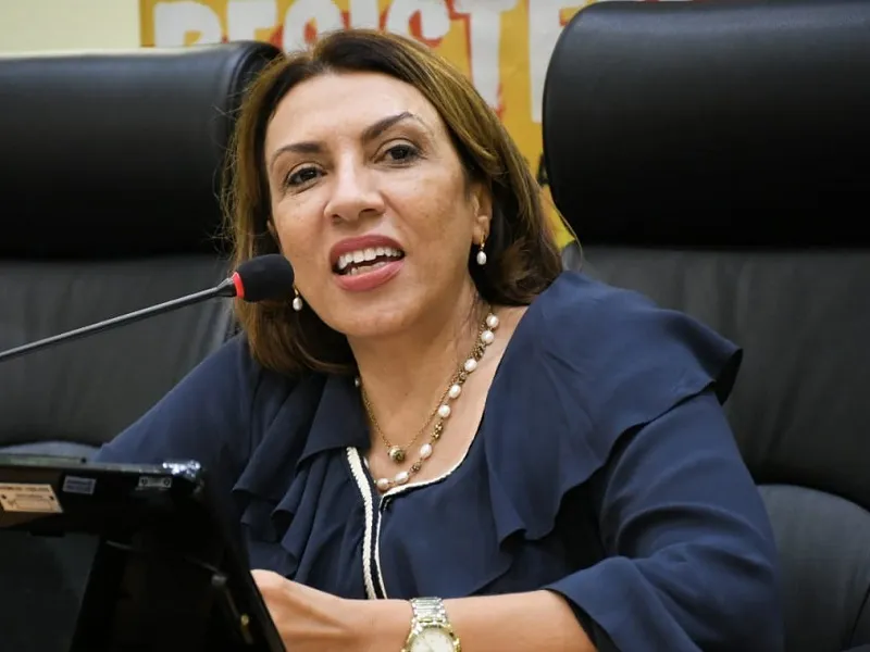 Cida Ramos deixa oposição e João Azevêdo amplia base na Assembleia
