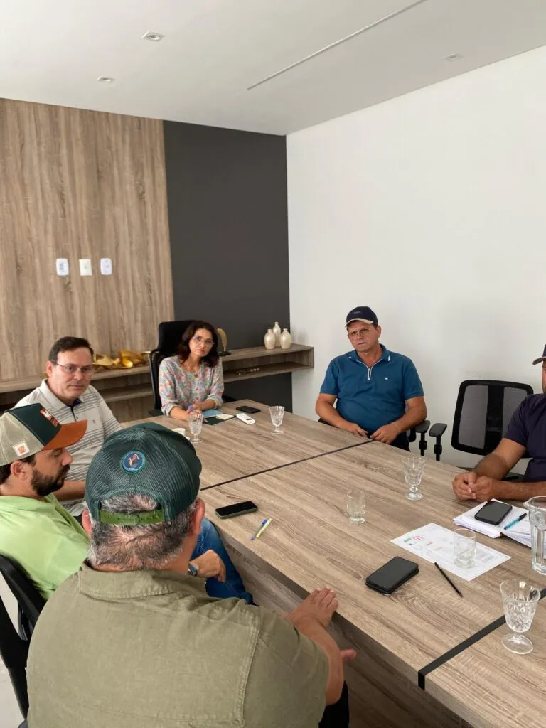 Prefeito Manezinho reúne equipe para tratar sobre a ExpoSumé 2025