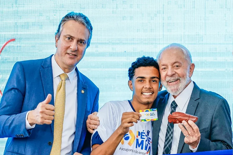 Pé-de-Meia será pago ainda neste mês, diz ministro da Educação