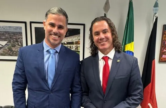 Prefeito de São José dos Cordeiros se reúne com Senador Veneziano e solicita recursos para portal e clube municipal