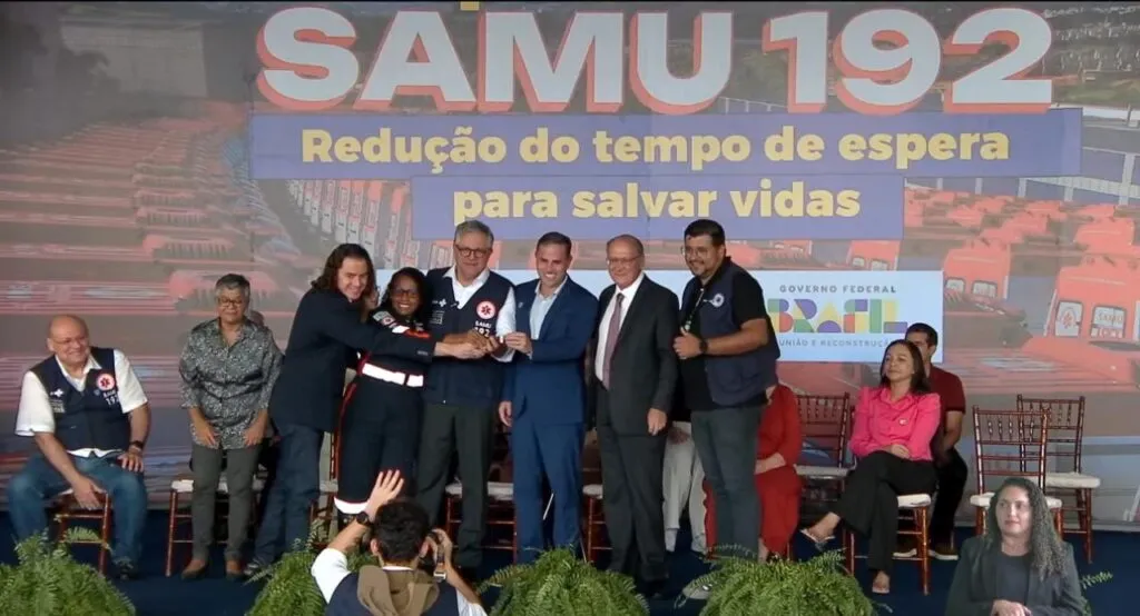 Prefeito de São José dos Cordeiros recebe chaves do SAMU simbolizando momento especial para saúde do município