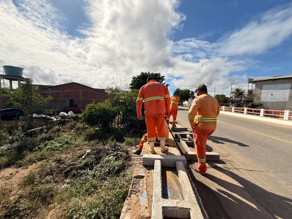 Prefeito Genivaldo Tembório solicita e DER inicia recuperação da varanda de proteção da ponte na saída da Prata