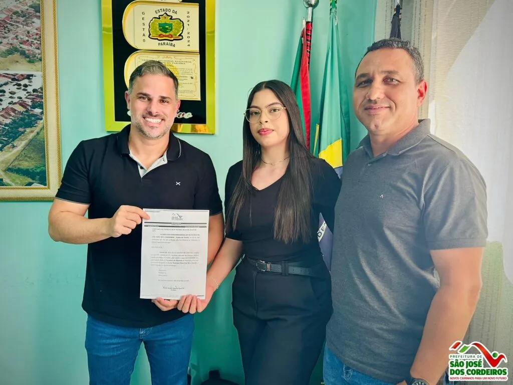 Prefeitura de São José dos Cordeiros realiza a entrega de portarias de nomeação a novos Cuidadores da Educação