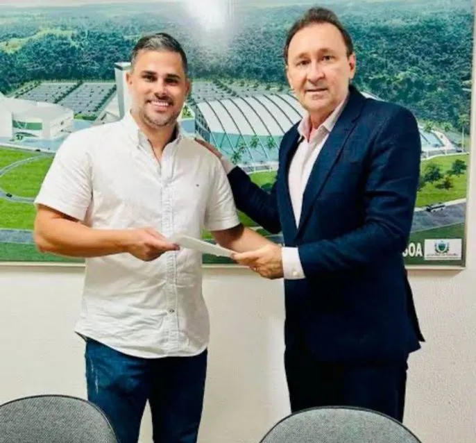 Prefeito Felício Queiroz confirma asfaltamento entre São José dos Cordeiros e São João do Cariri, após audiência com secretário