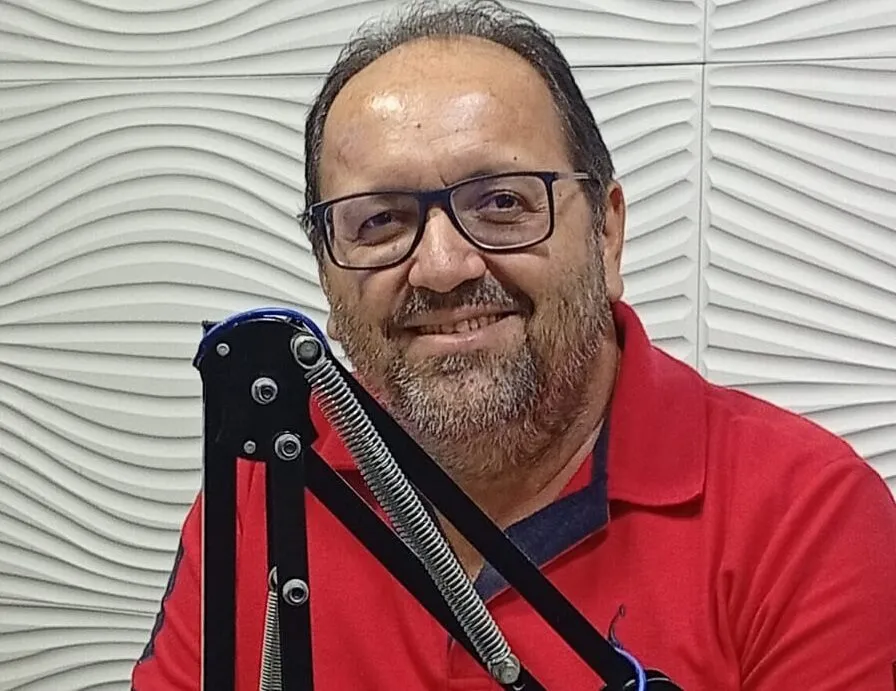 Presidente da Câmara de Sumé, Jeffeson Menezes, concede entrevista à 95 FM e destaca projetos em tramitação, ações na zona rural e expectativa para o São João