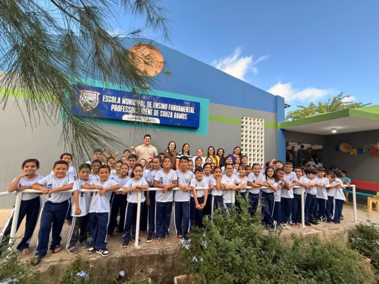 Prefeito Genivaldo Tembório realiza entrega de novos fardamentos escolares na rede municipal de Prata