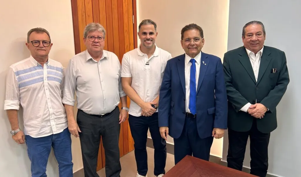Prefeito de São José dos Cordeiros garante três importantes conquistas em reunião com o governador João Azevêdo