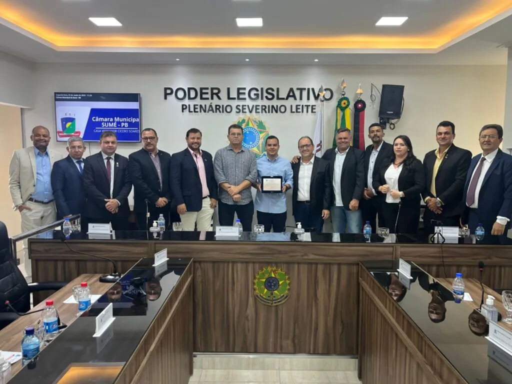 Diego Galdino recebe título de cidadão sumeense em sessão solene da Câmara Municipal