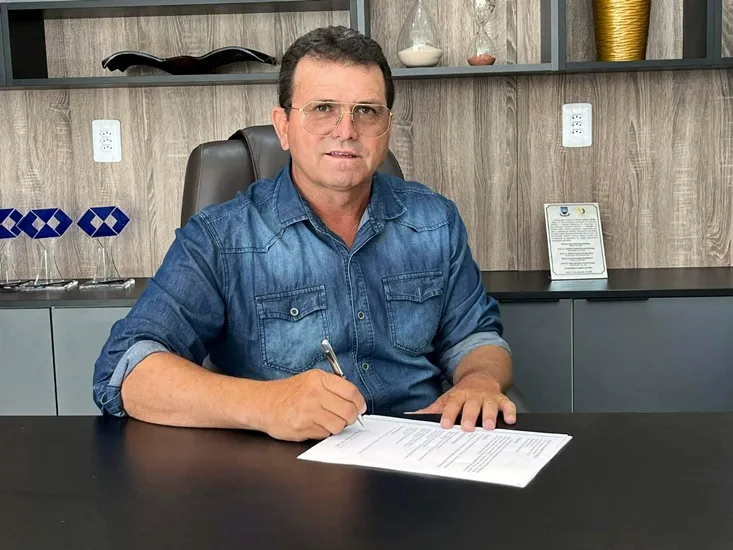Prefeito Manezinho Lourenço anuncia pagamento da 1ª parcela do 13º salário para servidores de Sumé