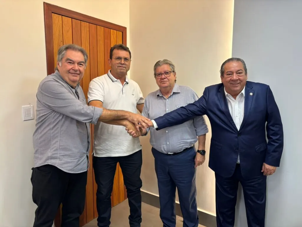 Prefeito Manezinho se reúne com o governador João Azevêdo e recebe garantia de investimentos que ultrapassam R$ 100 milhões para Sumé e região