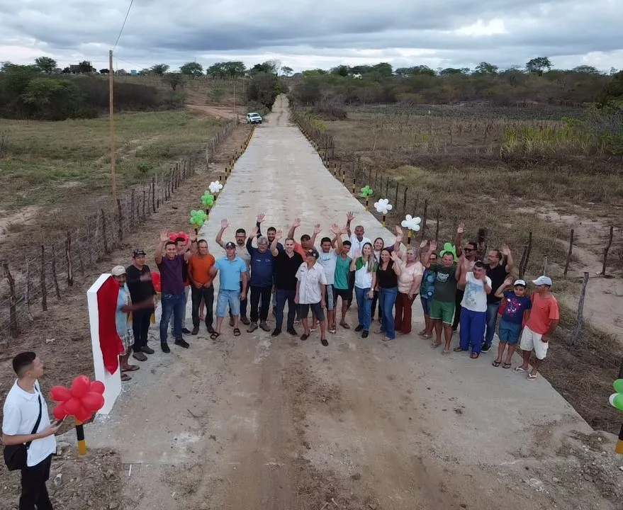 Prefeito Felício Queiroz entrega duas novas passagens molhadas na zona rural de São José dos Cordeiros