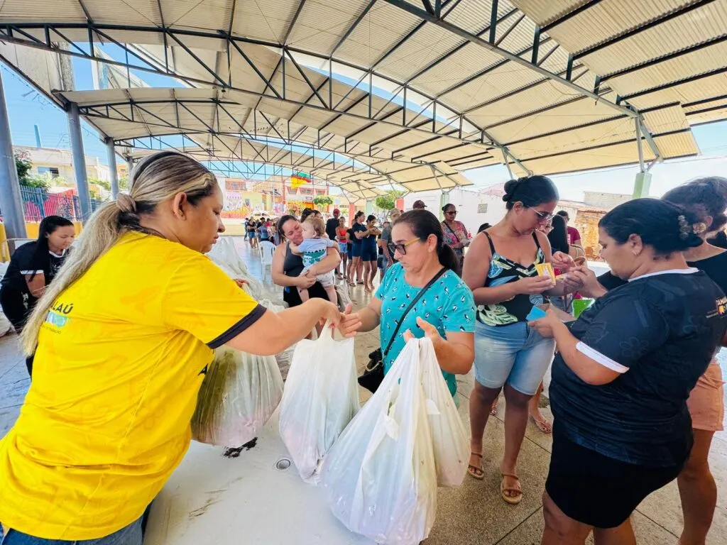 Governo de Camalaú realiza nova entrega de alimentos à população Camalauense