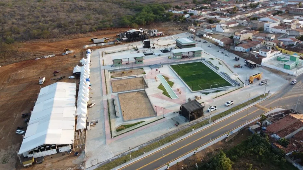 Prefeito Felício Queiroz inaugura Centro de Eventos e dá início ao XV Festival do Mel em São José dos Cordeiros