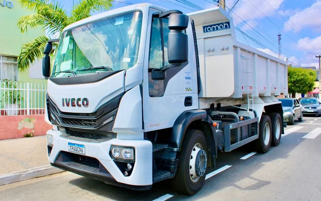 São José dos Cordeiros recebe novo caminhão caçamba em parceria com o deputado Wellington Roberto e a CODEVASF