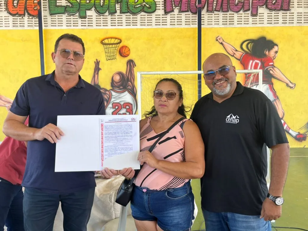 Prefeitura e Estado entregam 21 escrituras de imóveis a moradores do Conjunto Habitacional em Sumé