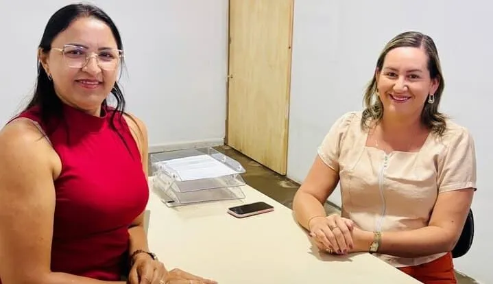 Prefeita Ana Paula realiza reunião de alinhamento com equipe da Secretaria de Infraestrutura em Monteiro