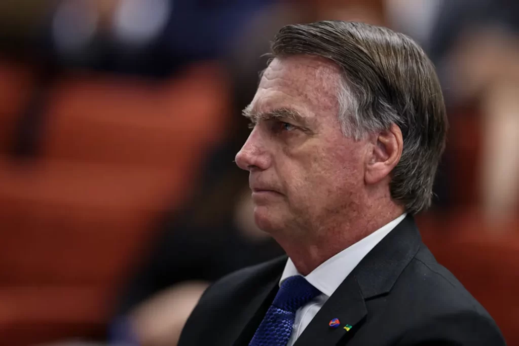 Cirurgia de Bolsonaro termina sem intercorrências