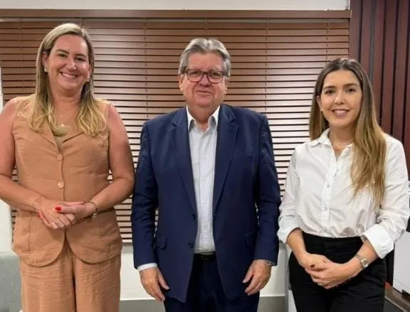 Prefeita Ana Paula é recebida pelo governador João Azevêdo e apresenta demandas de Monteiro