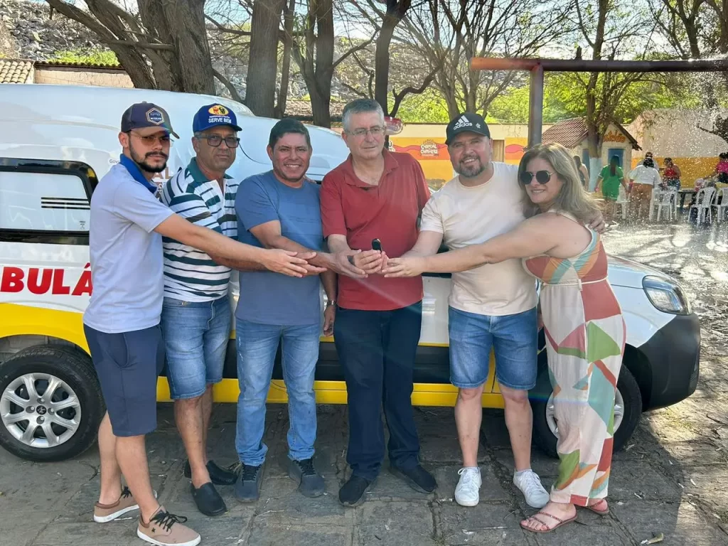 Confraternização da Saúde marca entrega de ambulância para Camalaú
