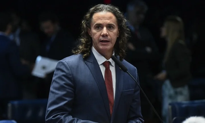 Veneziano confirma convite a Padre Fabrício para disputar o Senado e afirma que candidatura “embaralharia o jogo”