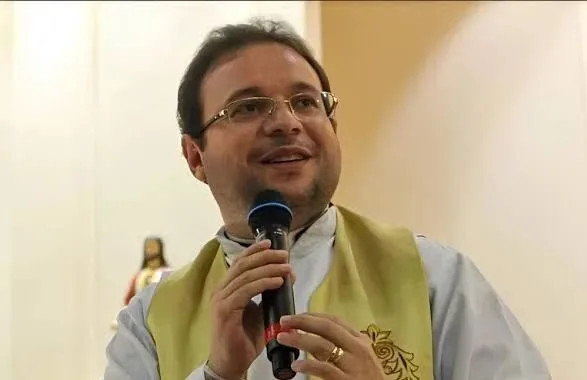 Padre Fabrício toma posse na Paróquia São Sebastião, em Patos