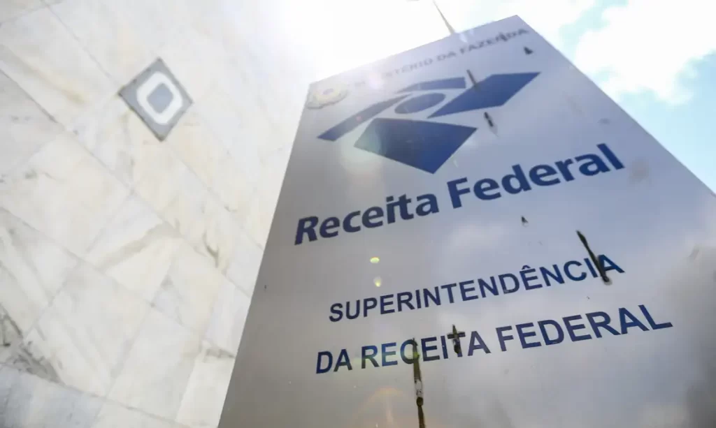 Receita nega aumento de imposto para professores com novo piso
