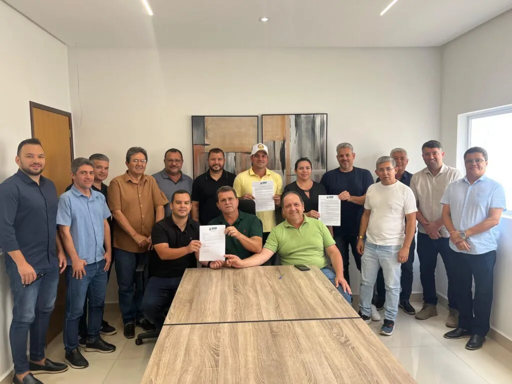 Prefeito Manezinho Lourenço assina Ordem de Serviço para construção de Espaço Esportivo Comunitário no bairro Mandacaru