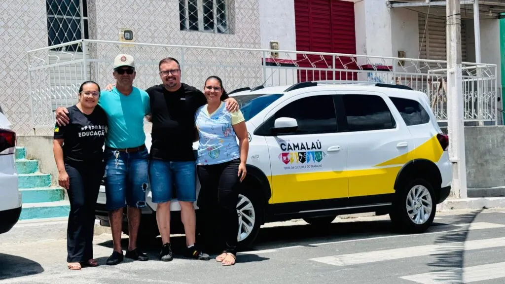 Prefeitura de Camalaú fortalece a educação com a entrega de novos veículos à rede municipal