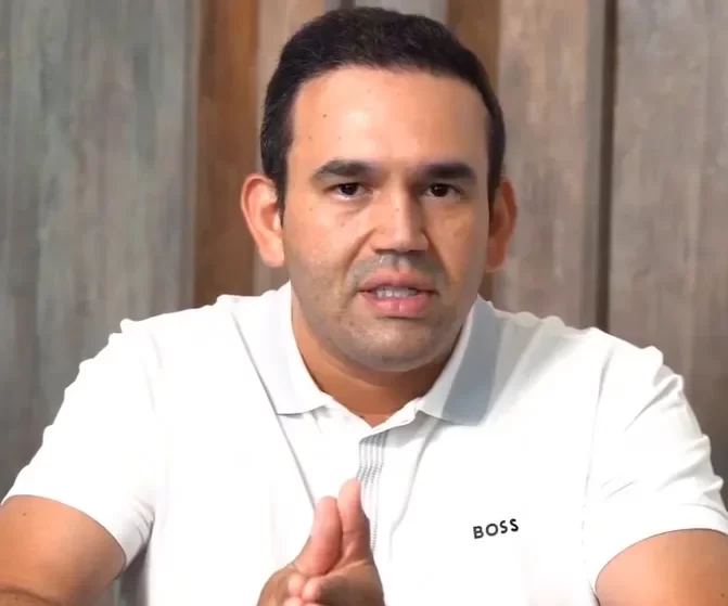 Jhony adia coletiva, reforça pré-candidatura e diz que decisão sobre apoio ao governo será construída em diálogo