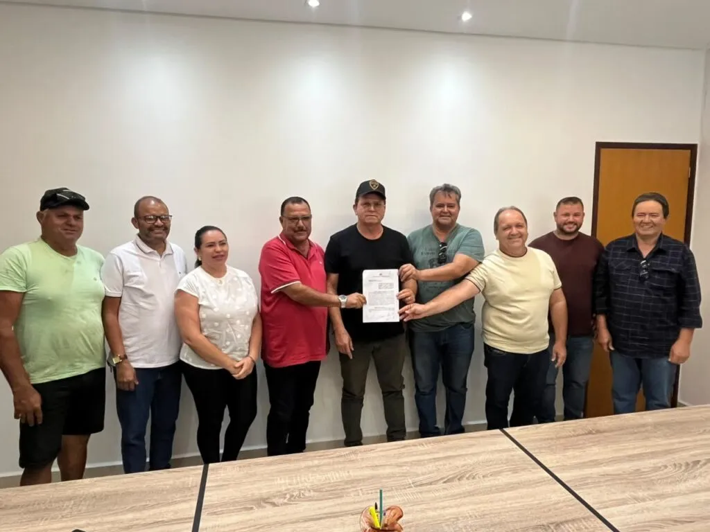 Prefeito de Sumé assina convênio para construção do Matadouro Público