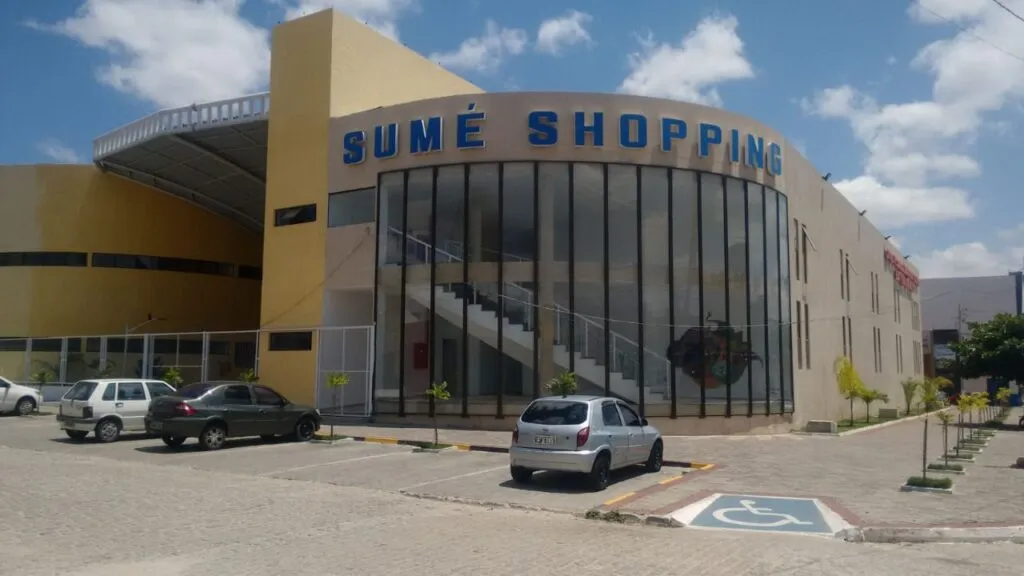 Café Cultural do Sumé Shopping recebe lançamento de livro que conta a história do futebol sumeense