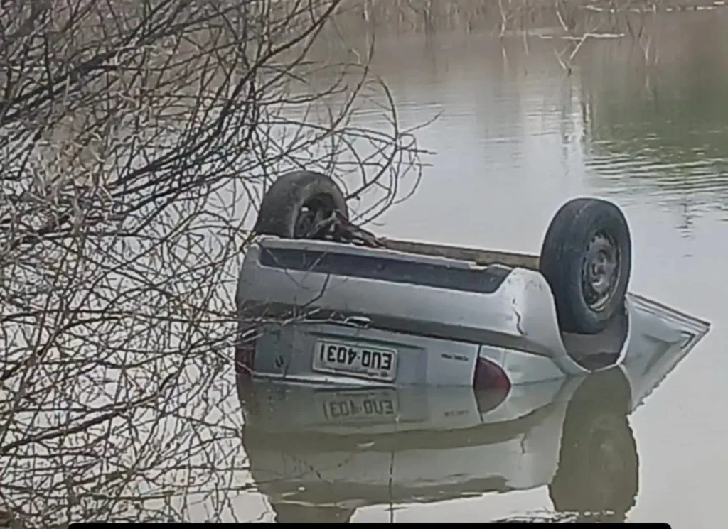 Dois homens morrem após carro capotar e cair em barragem, no Cariri da PB